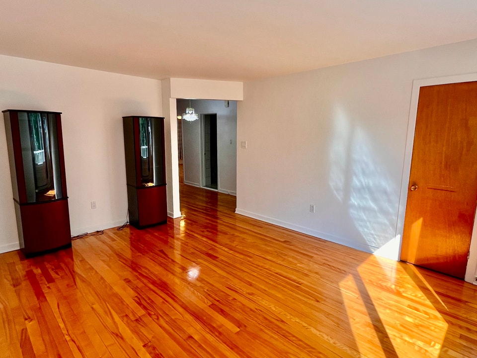 5 1/2  sur une rue paisible (quartier St-Michel) 5