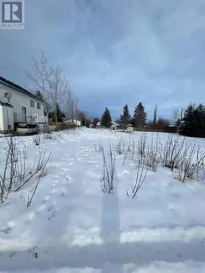 READY FOR DEVELOPMENT.... This 50 x 120 feet lot is situated in a quiet family-oriented close, direc...