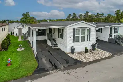FOR SALE - STYLISH BUNGALOW … This lovely, fully finished, 2 bedroom PLUS den/family room, 1080 sq f...