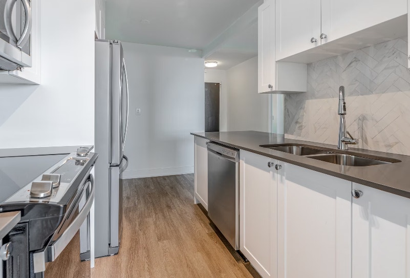 2 Bedroom Apartment for Rent - 580 THE EAST MALL 4