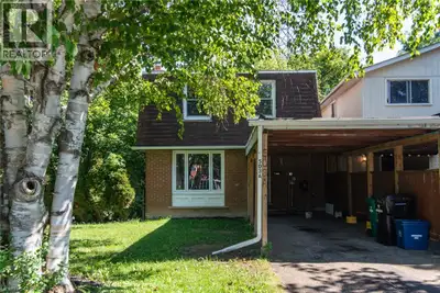 Perfect First Home or Turnkey Investment! This move-in-ready 3-bedroom, 3-bathroom freehold link hom...