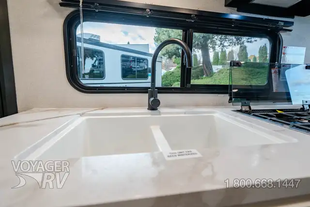 2026 Jayco Jay Flight SLX 210QBW in Travel Trailers & Campers in Kelowna - Image 10