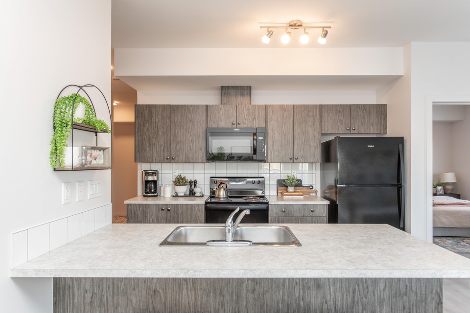 2 Bedroom Apartment **$699 Security Deposit Promo 4
