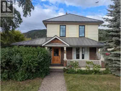 4 Bedroom 3 Bathroom heritage home located in the heart of Smithers. This classically designed two-s...