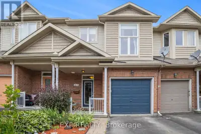 Welcome to this charming townhome nestled in the highly desirable Sandpiper Cove community, just mom...