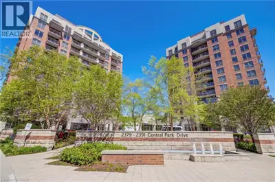 Rare Park Facing Corner Suite with Unobstructed Green Views- Immaculate Carpet Free 2 bedroom 2 bath...