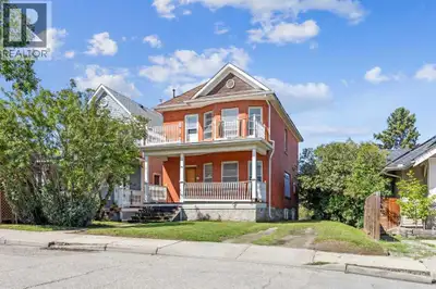 "Attention Developers and Renovators"!!! Rare, One and a Half Lot Property to either Build your Drea...