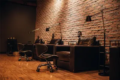 9A//Winnipeg/A TRULY UNIQUE OPPORTUNITY - Well-established upscale men s grooming salon located in t...