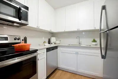 Stunning 1+den suties in Surrey at Surrey Village