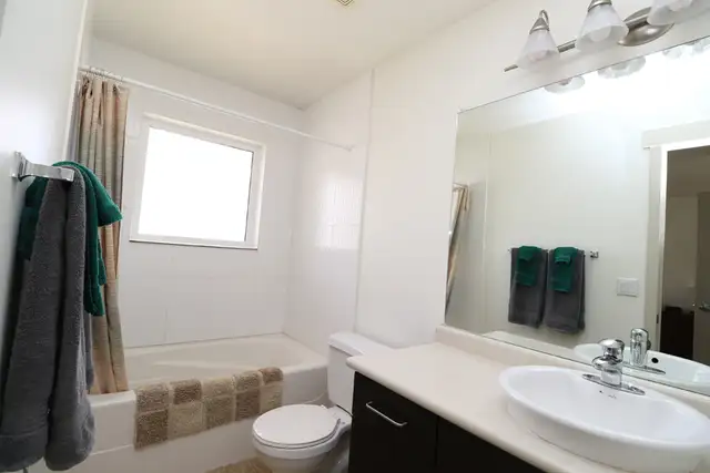 3 Bed+Den 4 Bath Townhomes FREE WiFi Cable Heat from $2550 in Long Term Rentals in Fort McMurray - Image 9