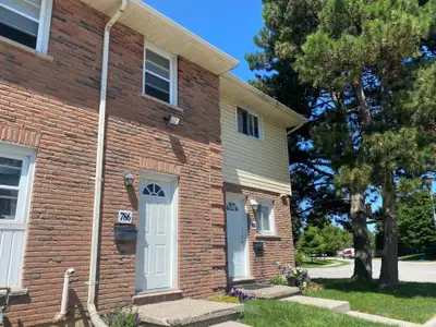 Two Bedroom Townhouse on Huron Street