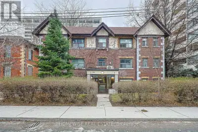 Experience City Living At Its Best In This Charming Studio Suite At 33 Maitland St! Perfectly Situat...