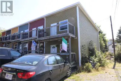 12 year old 2 BR townhouse close to downtown Bay Roberts and all amenities. Front balcony off Primar...
