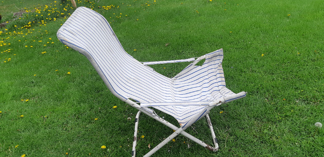Chaise de jardin pliante vintage dans Mobilier pour terrasse et jardin  à Sherbrooke - Image 2