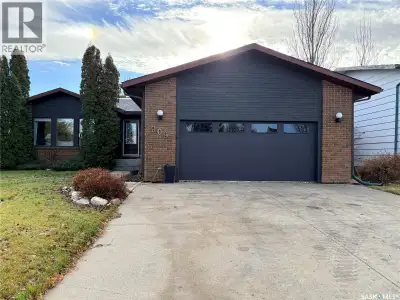 Welcome to this spacious 4-level split offering 2,375 sq ft across three levels above grade, featuri...