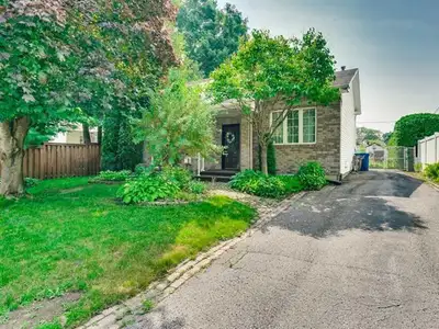 Attractive bungalow of over 1,100 sq. ft., 2+2 bedrooms and 2 full bathrooms, located in the heart o...