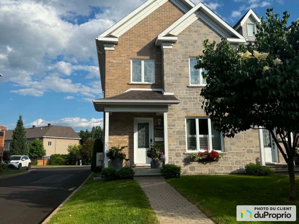 $424,900 - Townhouse for sale in Charlesbourg — photo 1