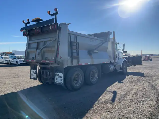 2016 Kenworth T800 in Heavy Trucks in Calgary - Image 5