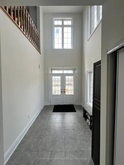 Private Furnished Room with shared kitchen in Brampton