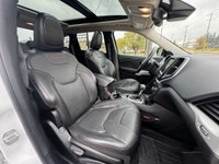 This vehicle is equipped with: 3.2L 6 cylinder engine Automatic 9 Speed Transmission Panoramic roof... (image 9)