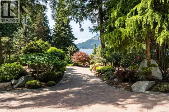 960 Lands End End North Saanich, British Columbia in Houses for Sale in Victoria - Image 10