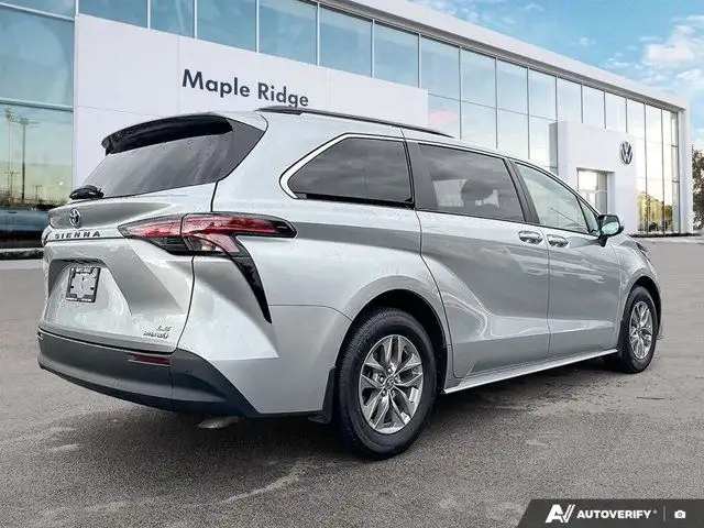 2022 Toyota Sienna LE | Cross-Traffic Alert | Heated Seats in Cars & Trucks in Tricities/Pitt/Maple - Image 6