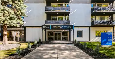 2 Bedroom Penthouse Premium - 9927 114 St. NW *Renovated Suite*