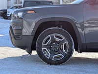 This Jeep Cherokee has a strong Intercooled Turbo Gas/Electric I-4 1.6 L/98 engine powering this Var... (image 8)