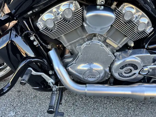 2010 Harley-Davidson V-Rod Muscle **LOW KMS** **EXTRAS** in Street, Cruisers & Choppers in Markham / York Region - Image 22