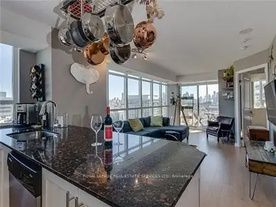 Price: $925,000 / $3,509/mo Welcome to this beautifully upgraded 2-bedroom plus den corner "02" unit...