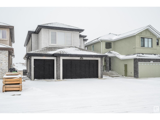 9239 181 AV NW NW Edmonton, Alberta in Houses for Sale in Edmonton - Image 2