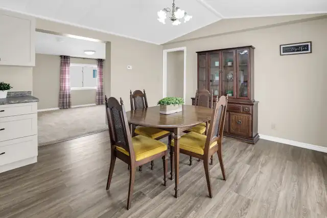 SPACIOUS BUNGALOW W/SERENE VIEWS - 3 BED, 2 BATH in Houses for Sale in Hamilton - Image 5