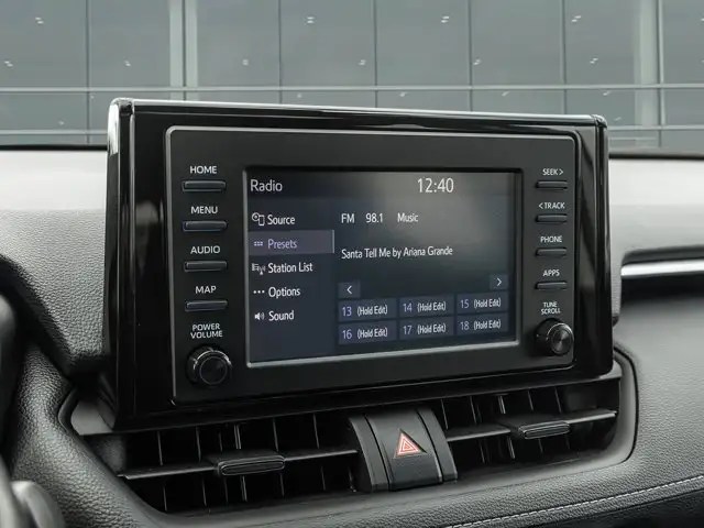2022 Toyota RAV4 XLE AWD | Sunroof | Heated Steering | CarPlayS in Cars & Trucks in Guelph - Image 22