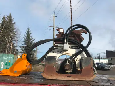STANLEY 22000 lb hoe-pac, WBM lugging 200-300 size hoe . 2 1/4" pad. 34"x48". $12500 quesnel.250-983...