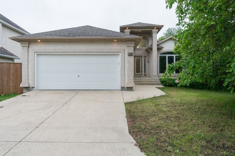 Four Bedroom Bungalow in Linden Ridge Jennifer Queen Houses for