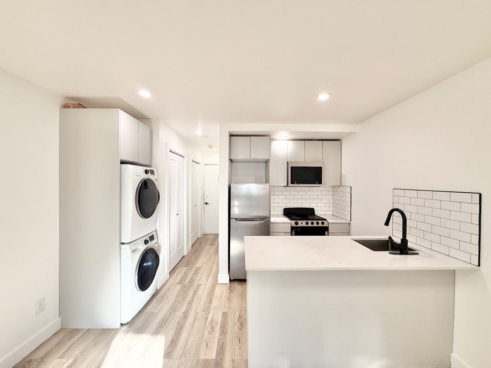 3 et demi - Plateau Mont-Royal - Électros & WiFi - Dispo 3