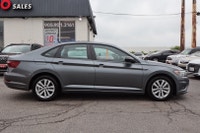 WELL MAINTAINED Drive the Volkswagen Jetta 1.4T Highline where style meets performance! Experience a... (image 7)