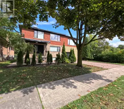 Exceptional Lot Backing Onto Ravine! Rare opportunity to own one of the most desirable properties in...