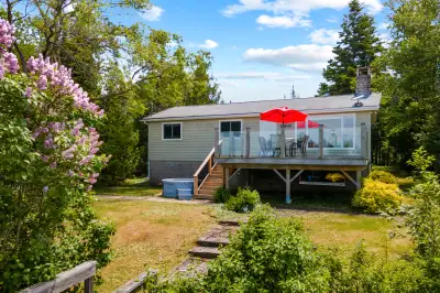 TURN-KEY LAKEFRONT HOME/COTTAGE! Welcome to your dream escape on the shores of Lake Huron - where su...