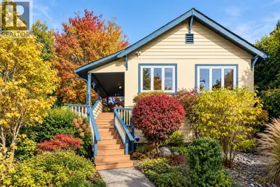 Some homes simply have a feeling, and 114 West Kings Road is one of them! Built in 1920 and lovingly...