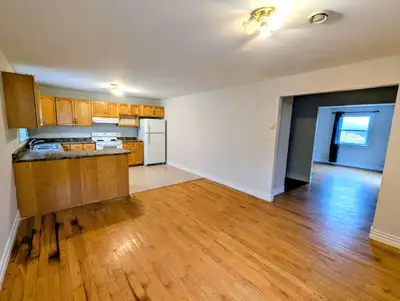 Spacious bright freshly painted upper flat in Rockingham area of Halifax with open concept dining, K...