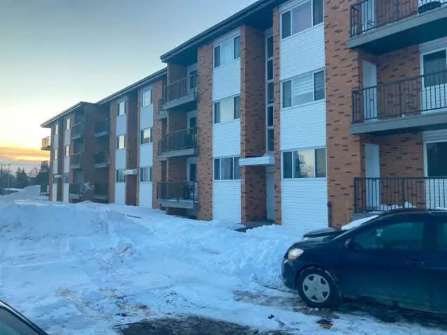 TOUT INCLUS ! 4 1/2 à Ste-Foy Avenue Bourgogne pour JUILLET
