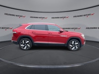 // ACCIDENT FREE!! // Meet the 2024 Volkswagen Atlas Cross Sport Highline 2.0 4WD, a stylish midsize... (image 8)