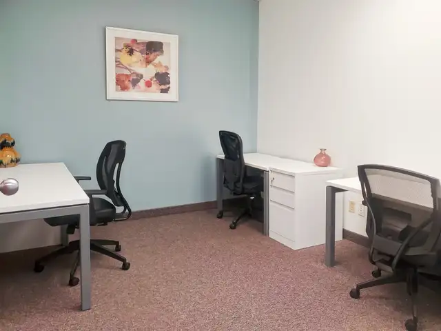 Office space for rent for 2 persons in Glen Abbey in Commercial & Office Space for Rent in Oakville / Halton Region - Image 16