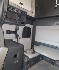 Ryder Stock ID: 282995 Transmission Type/Speed: AUTO 12 Engine: DIESEL DD15 GHG'17 505/1625 Horse Po... (image 9)