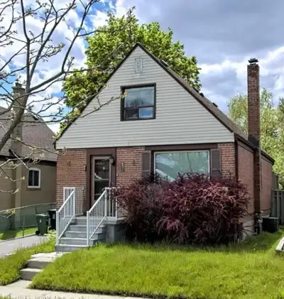 Great family home in Clairlea Park. Walk to Eglinton LRT and Warden station. Walk out to a large dec...