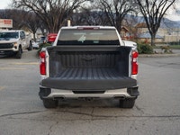 2022 Chevrolet Silverado 1500 RST 5.3L Built for performance and comfort in one capable package, thi... (image 6)