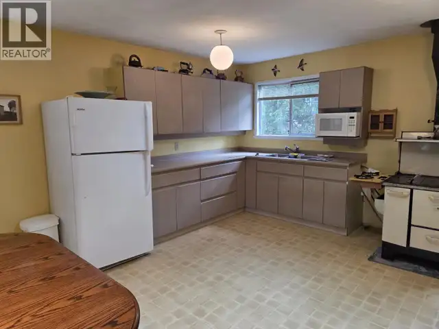 7547 EDALL BAY ROAD Bridge Lake, British Columbia in Houses for Sale in 100 Mile House - Image 15