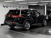 The 2024 INFINITI QX60 LUXE serves as the tech-forward sweet spot of the lineup, balancing premium u... (image 4)