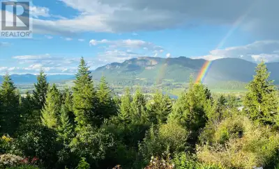 35 acres all with a view in the very desirable Okanagan! Location, location, location!!!! Situated i...